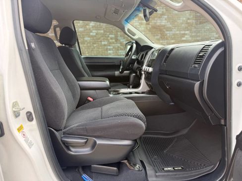 Used 2013 Toyota Tundra 2WD CrewMax w/ SR5 Pkg image 16