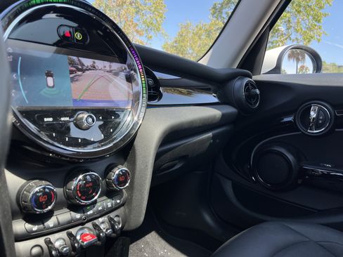 Used 2024 MINI Cooper 4-Door Hardtop FWD image 29