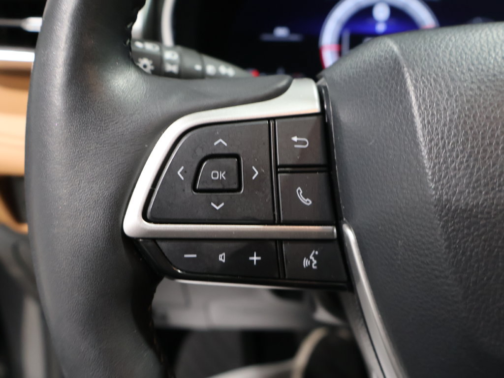 Used 2024 Toyota Highlander Platinum AWD/4WD image 36