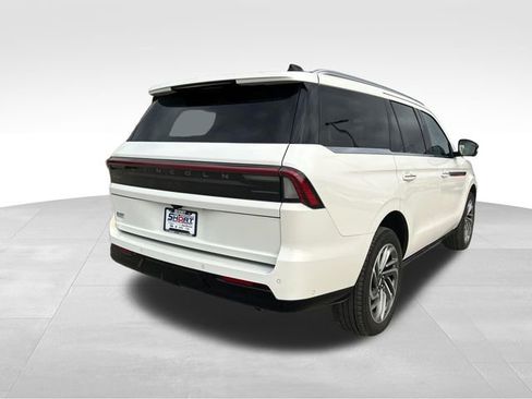Used 2025 Lincoln Navigator Reserve image 5