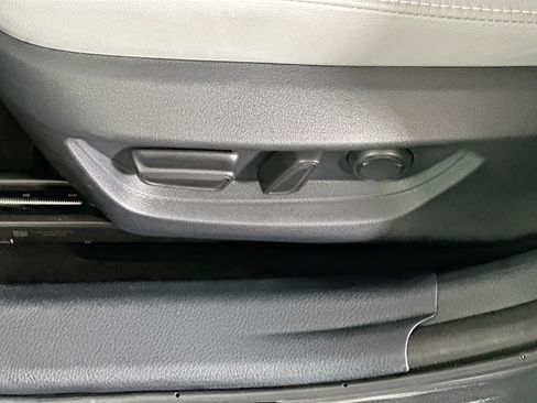 Used 2025 Toyota Camry SE FWD image 13