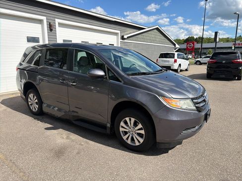 Used 2018 Dodge Grand Caravan SE FWD image 19