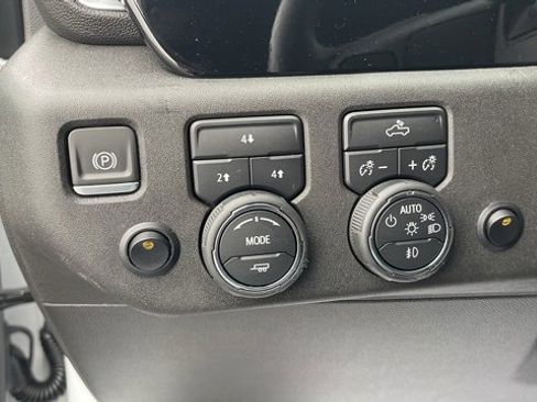 Used 2024 Chevrolet Silverado 3500 LT w/ Convenience Package image 15