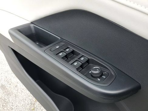 New 2026 Volkswagen Taos SE FWD image 30