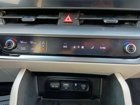 Used 2023 Kia Sportage EX FWD image 4