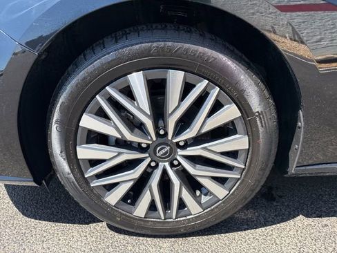 Used 2024 Nissan Altima 2.5 SV FWD image 9
