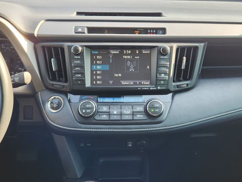 Used 2017 Toyota RAV4 XLE image 18