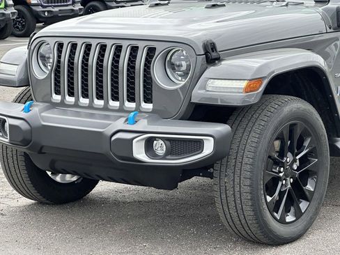Used 2023 Jeep Wrangler Unlimited Sahara w/ Cold Weather Group AWD/4WD image 8