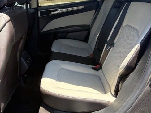 Used 2020 Ford Fusion SE w/ Equipment Group 151A FWD image 16