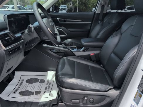 Used 2025 Kia Telluride S FWD image 8