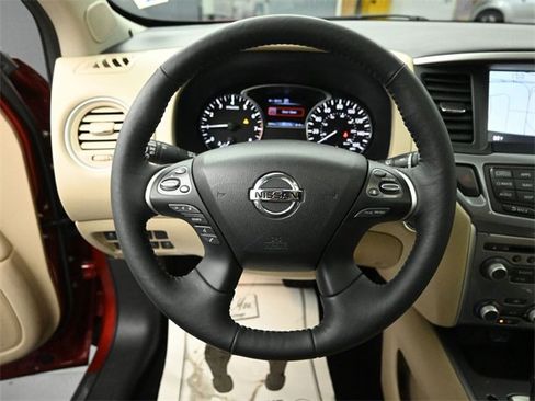 Used 2018 Nissan Pathfinder SL w/ SL Premium Package image 15