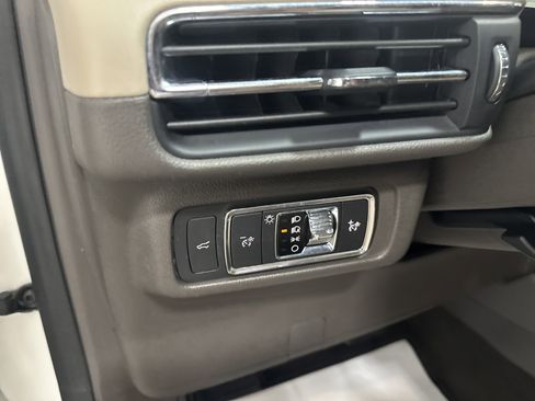 Used 2021 Lincoln Corsair AWD image 17