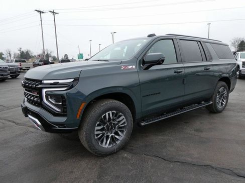 New 2026 Chevrolet Suburban Z71 w/ Z71 Off-Road Package image 7