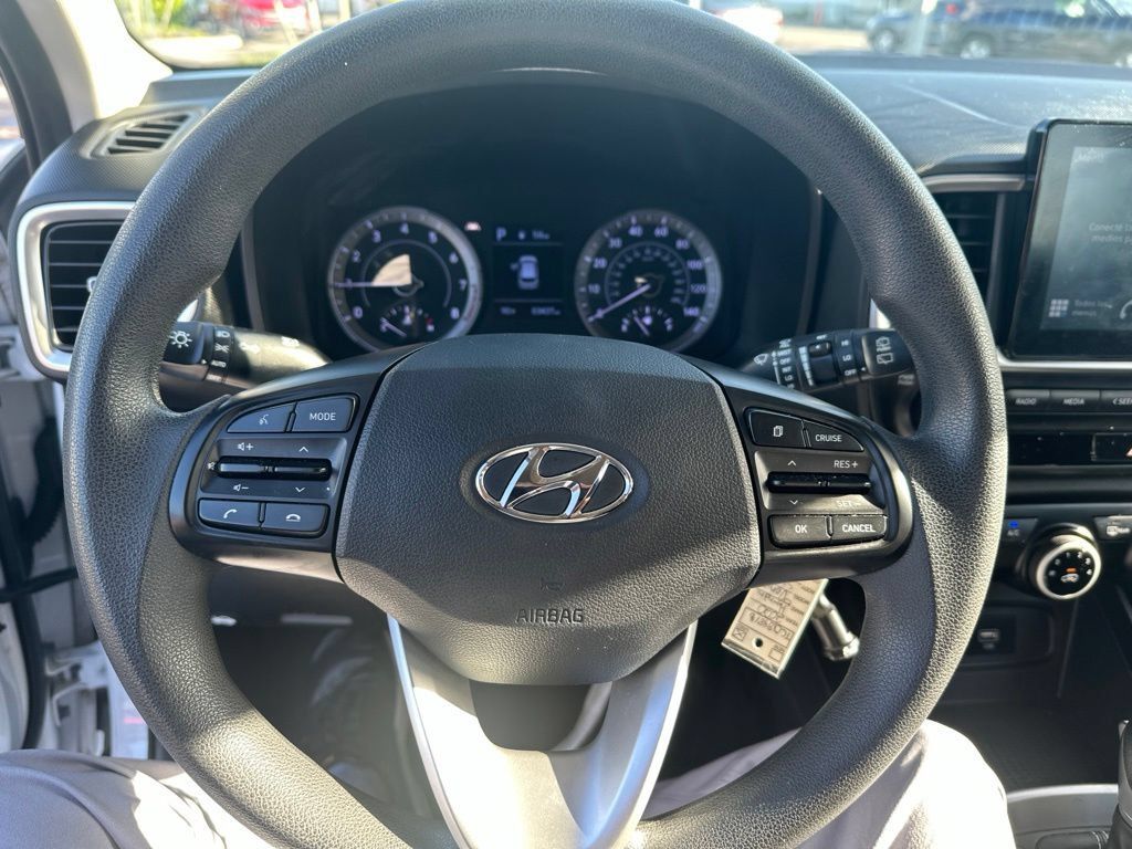 Used 2020 Hyundai Venue SE FWD image 13