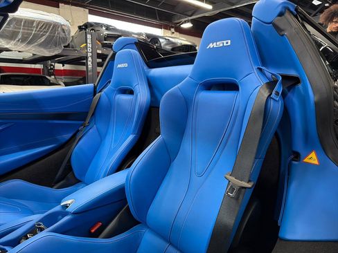 Used 2025 McLaren 750S Spider image 27