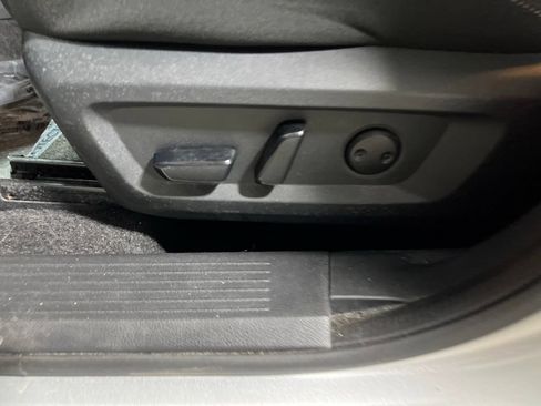 Used 2025 Nissan Rogue SV FWD image 21