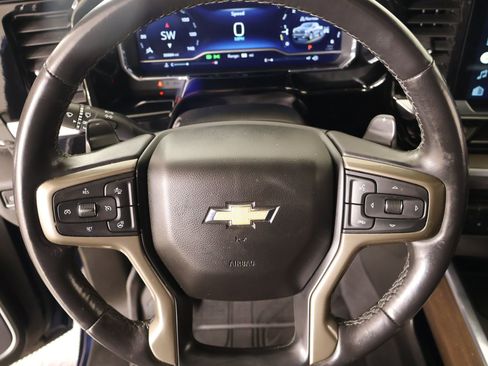 Used 2022 Chevrolet Silverado 1500 High Country w/ High Country Premium Package AWD/4WD image 3