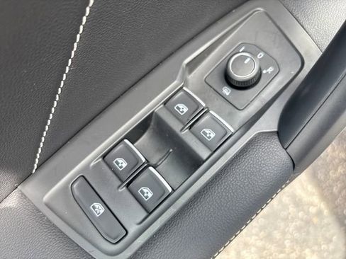 Certified 2023 Volkswagen Tiguan SE w/ Panoramic Sunroof Package FWD image 11