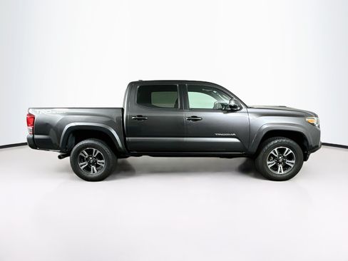 Used 2017 Toyota Tacoma TRD Sport RWD image 10