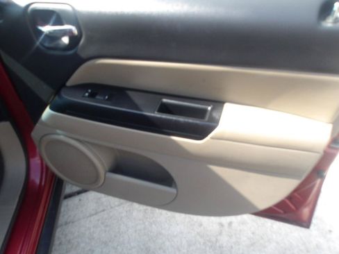 Used 2014 Jeep Patriot Latitude FWD image 9