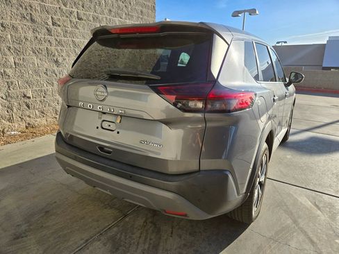 Used 2022 Nissan Rogue SV image 4