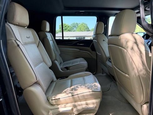 Used 2023 Cadillac Escalade ESV Premium Luxury AWD/4WD image 36