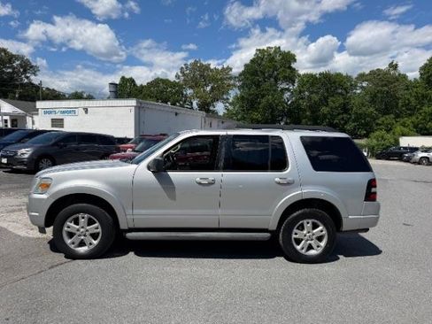 Used 2010 Ford Explorer XLT RWD image 2