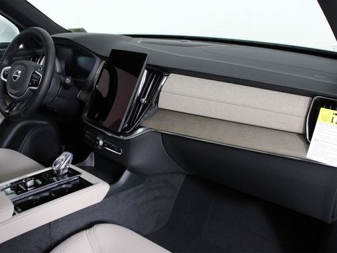 New 2026 Volvo XC90 B6 Plus w/ Protection Package image 9