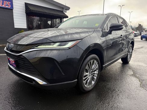 Used 2021 Toyota Venza XLE image 14