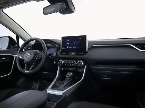 Used 2025 Toyota RAV4 XLE Premium FWD image 15
