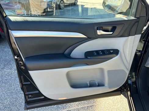 Used 2018 Toyota Highlander XLE AWD/4WD image 15