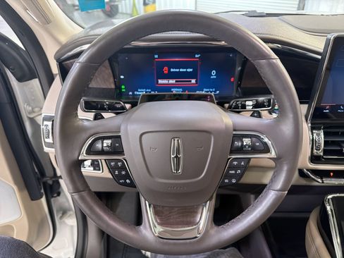 Used 2024 Lincoln Navigator L Reserve image 13