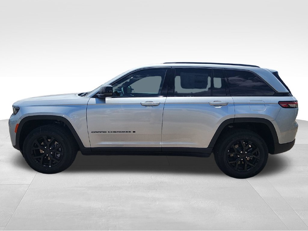 New 2026 Jeep Grand Cherokee Altitude AWD/4WD image 4