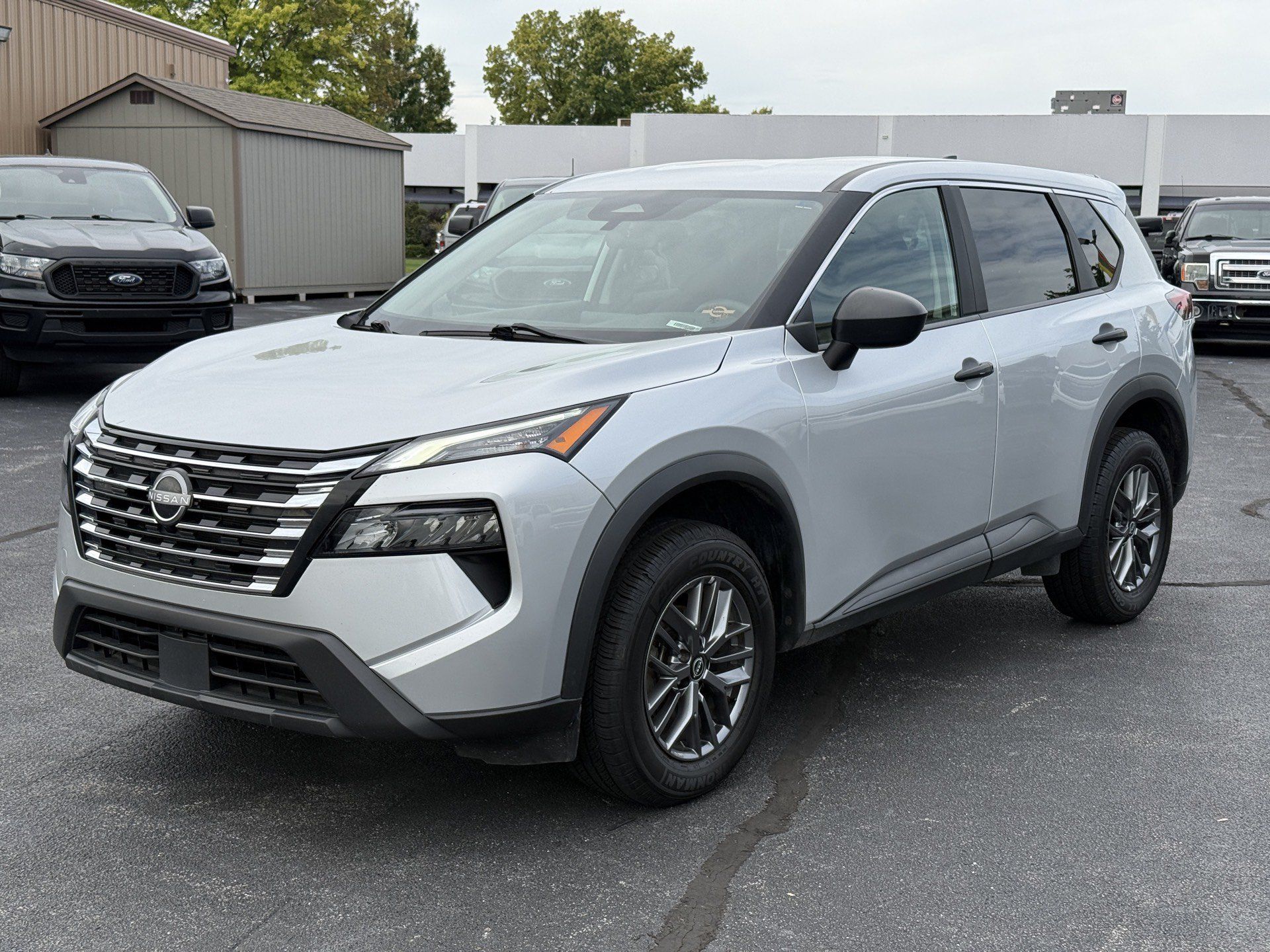 Used 2024 Nissan Rogue S AWD/4WD image 4