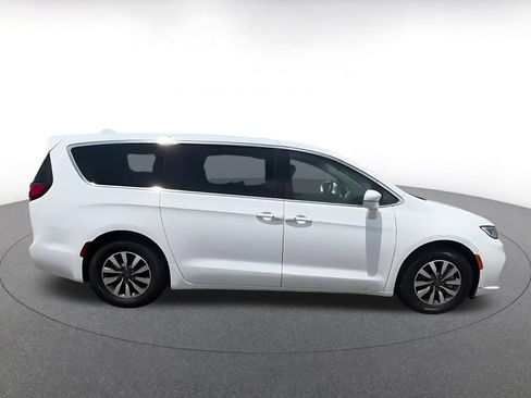 Used 2022 Chrysler Pacifica Touring-L FWD image 16