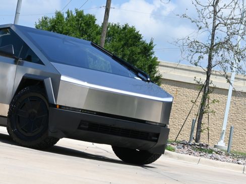 Used 2025 Tesla Cybertruck AWD Crew Cab image 35