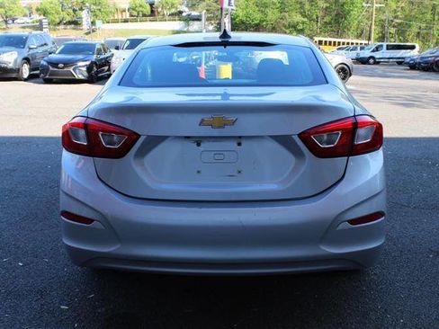 Used 2019 Chevrolet Cruze LS w/ LS Convenience Package FWD image 4