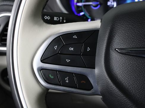 Used 2018 Chrysler Pacifica Limited w/ Advanced Safetytec Group FWD image 25