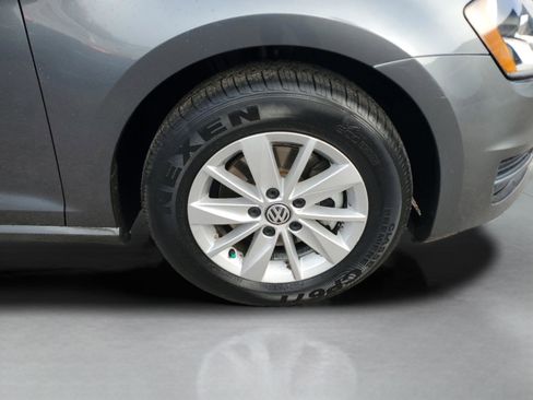 Used 2016 Volkswagen Golf S image 34