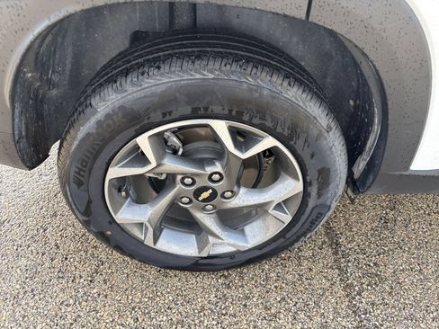 Used 2025 Chevrolet Trax LT FWD image 28