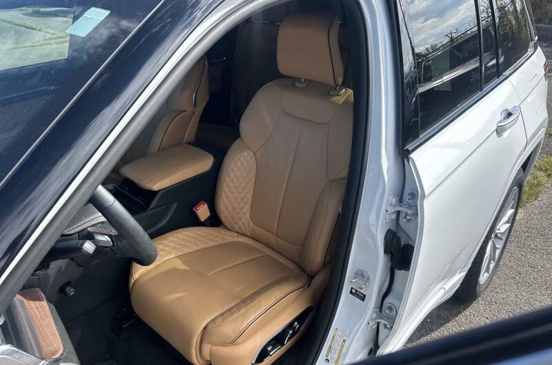 Used 2023 Jeep Grand Cherokee Summit AWD/4WD image 5