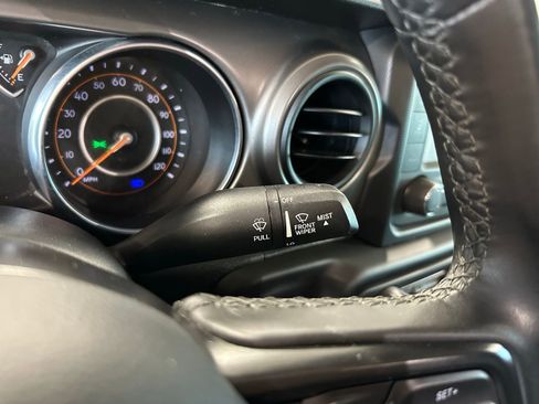Used 2021 Jeep Gladiator Willys image 18