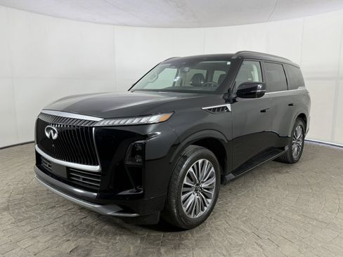 Used 2025 INFINITI QX80 Sensory AWD/4WD image 3