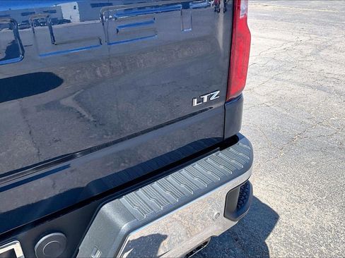 Used 2022 Chevrolet Silverado 1500 LTZ w/ Safety Package II AWD/4WD image 6