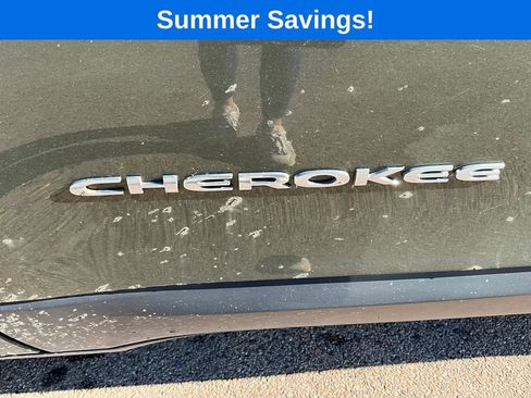 Used 2019 Jeep Cherokee Latitude Plus AWD/4WD image 13