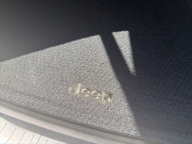 Used 2024 Jeep Grand Cherokee Summit AWD/4WD image 35