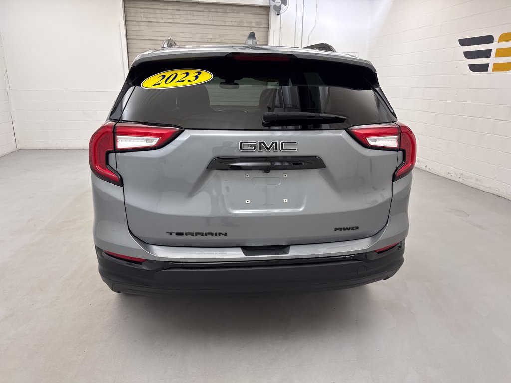 Used 2023 GMC Terrain SLE w/ Driver Convenience Package AWD/4WD image 4