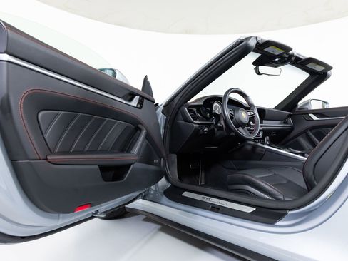 Used 2021 Porsche 911 Turbo image 26