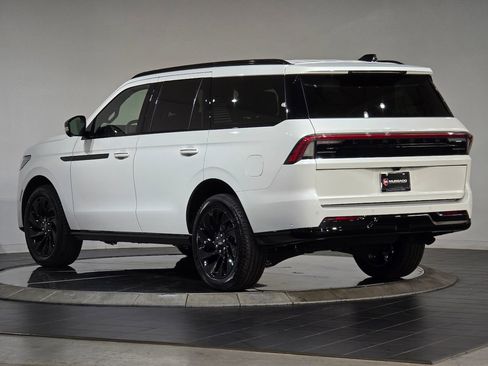 New 2025 Lincoln Navigator Reserve w/ Jet Appearance Package image 7