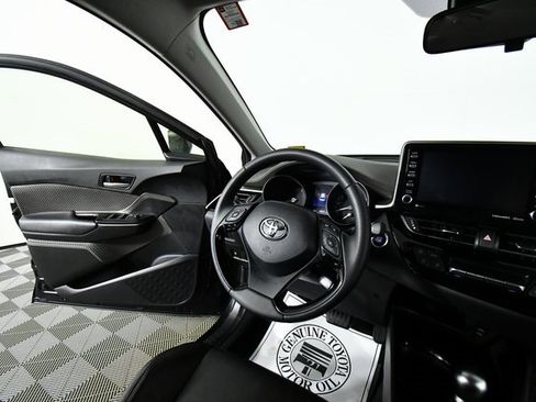Used 2021 Toyota C-HR Limited image 19